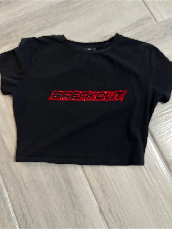 The studio line Tops - Black Crop Top with Red Glitter 'BREAKOUT' Graphic fits like L